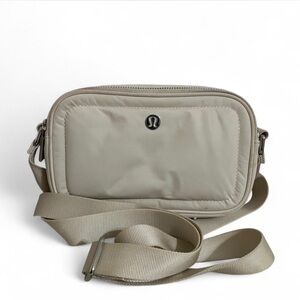 Lululemon Crossbody Camera Bag 2L Off White Cream